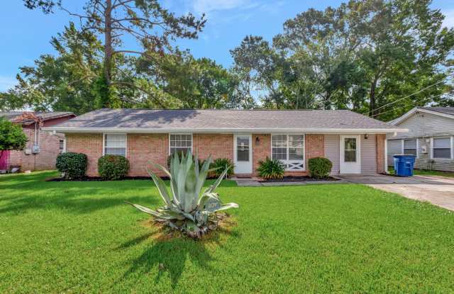 Charming 3BR/2BA Brick Ranch in Ponderosa – West Ashley | 1,333 Sq Ft photos photos