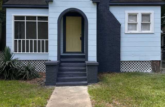 Spacious 2 Bedroom / 1 Bath in Historic Highland photos photos