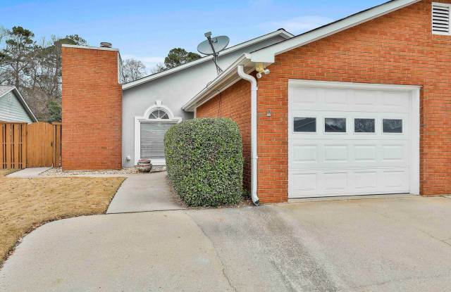 Immaculate 2bed/2ba in Fayetteville with Lawn Care Included photos photos