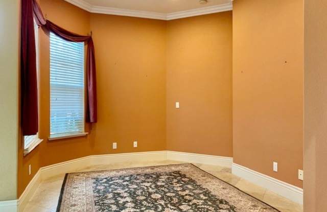 5817 Oak Place Court Gallery 2