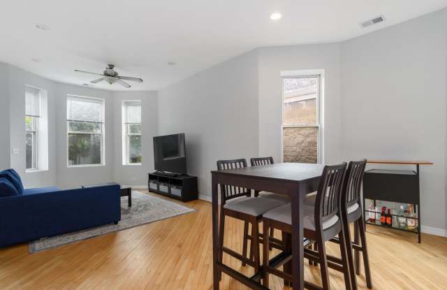1518 N Ashland Avenue Gallery 3