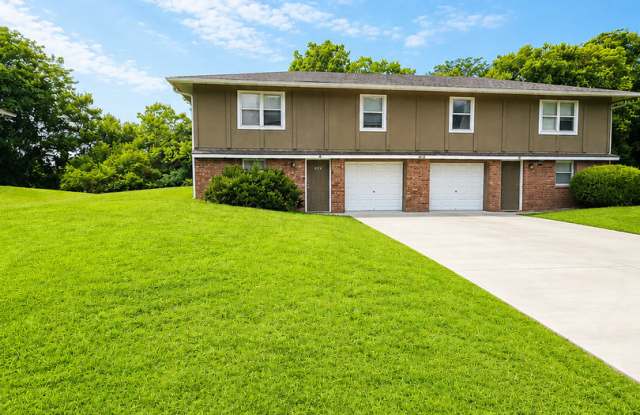 Spacious 3 Bed / 2 Bath Split-Level Duplex in Lee’s Summit photos photos Spacious 3 Bed / 2 Bath Split-Level Duplex in Lee’s Summit photos photos
