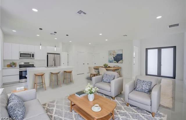 3213 51st Street W Gallery 3