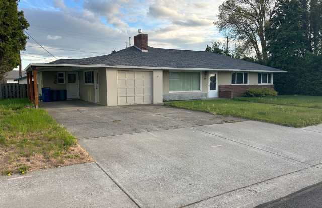 4 Bed/2Bath home with large yard near schools. photos photos