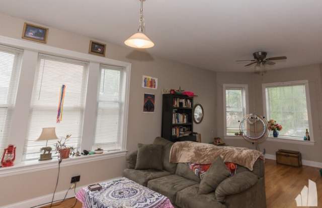 1736 West Newport Avenue Gallery 3