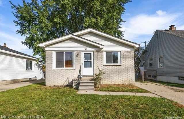 36 W MAHAN Street - 36 West Mahan Avenue, Hazel Park, MI 48030