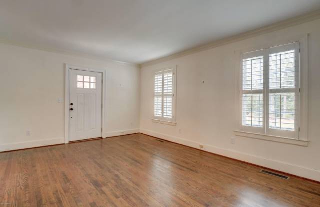 2724 Oleander Drive Gallery 2