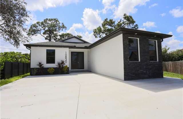 10830 Saint Lucia Court - 10830 Saint Lucia Court, Bonita Springs, FL 34135