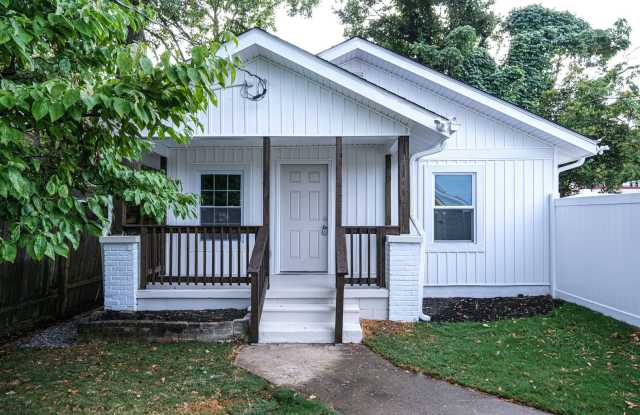 Charming 2BR/1BA Home in the West End Historic District photos photos