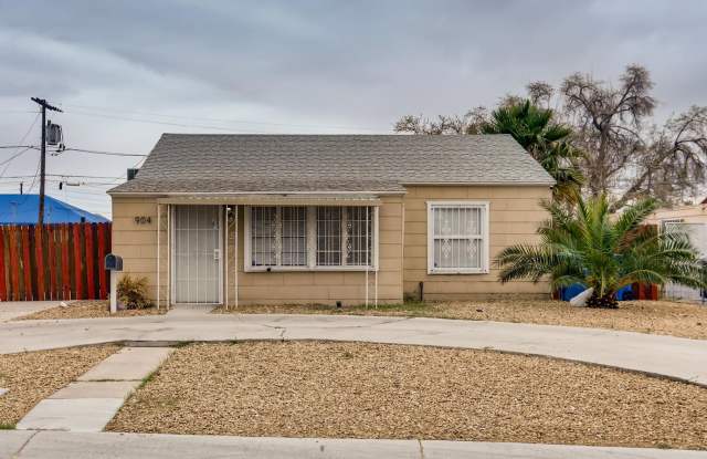 Modern 2 Bedroom House With A Huge Backyard! photos photos