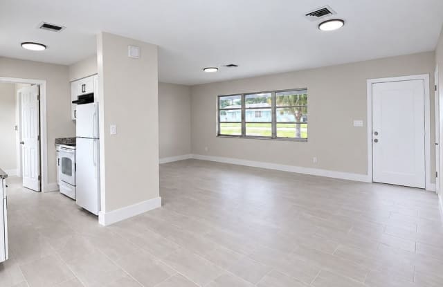 Charming & Updated 3 Bedroom, 2 Bathroom Home in Lehigh Acres! Gallery 4