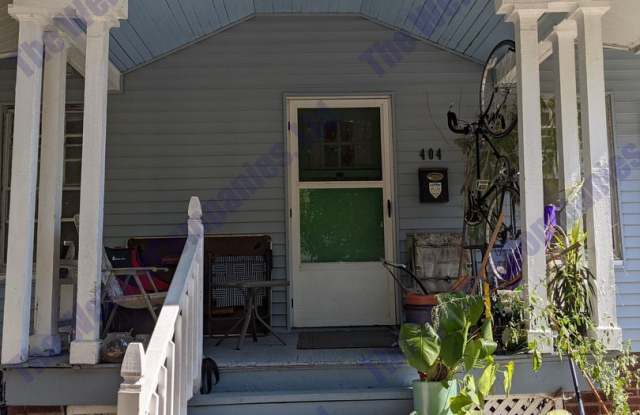 Charming 2-Bedroom House with Front Porch  Abundant Natural Light Gallery 3