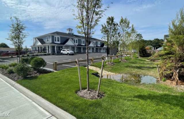 140 S CLINTON AVENUE 2E - 140 South Clinton Avenue, Bay Shore, NY 11706