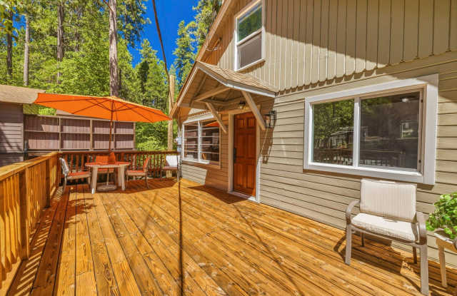 Fully Furnished 4-Bedroom Home with Twain Harte Lake Access Gallery 3