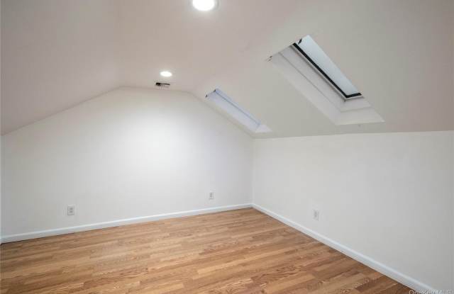 14 Bayville Avenue Gallery 3