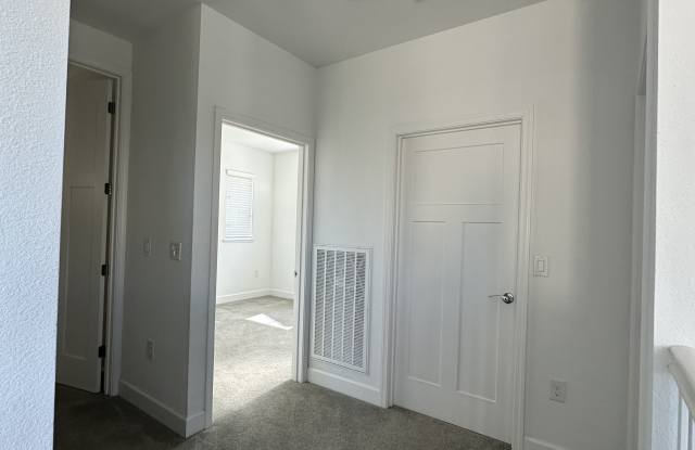 1940 Cannery Loop Gallery 3