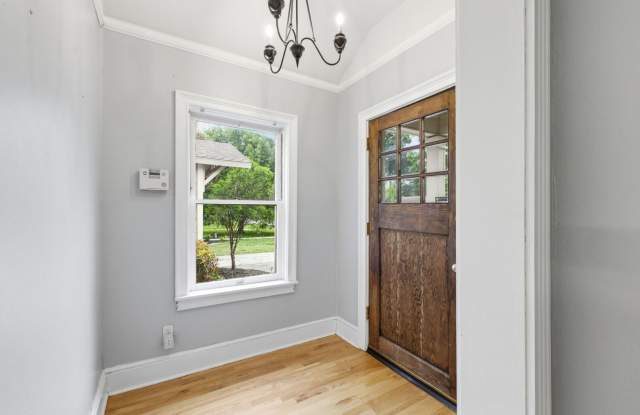 261 E OAKVIEW PL Gallery 4