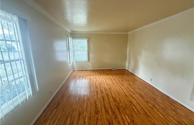 833 N Lacy photos photos