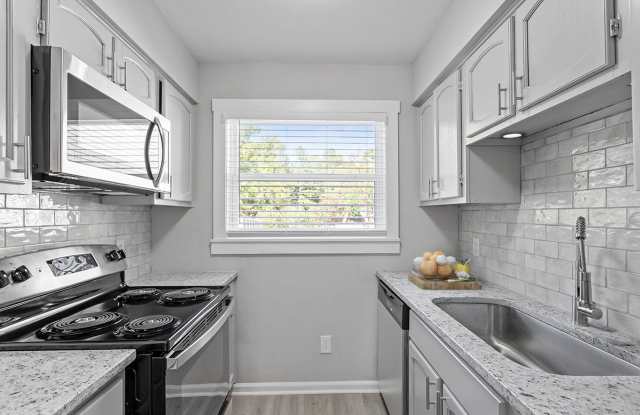 Beautiful 2 Bedroom 1.5 Bath Townhome Gallery 1