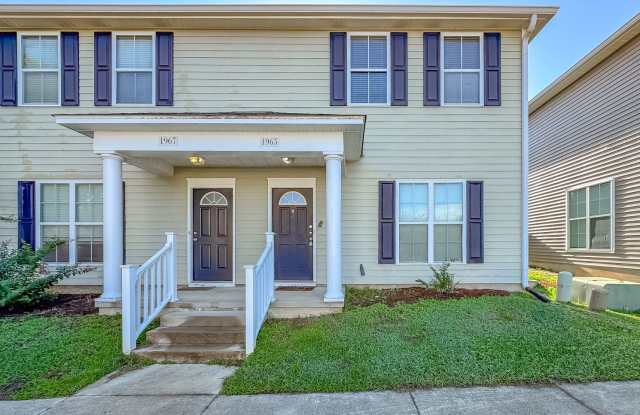 NICE & Newer 3/3 w/ Island Kitchen, Washer/Dryer, Mins to FSU & TSC! Comm Pool & Gym! $1495/month Avail NOW! photos photos