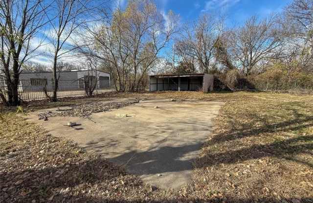 1709 N Main Street photos photos