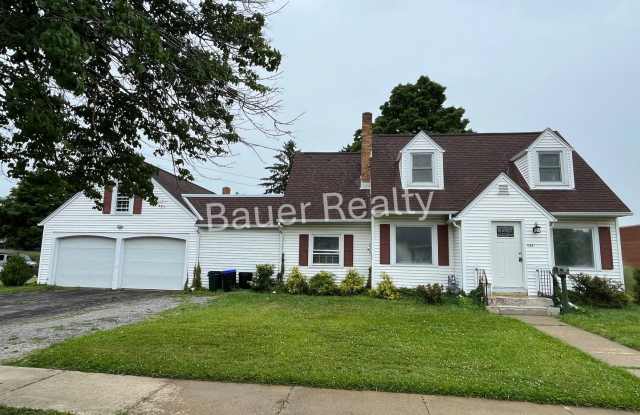 Huge Home Next to Ashland University photos photos