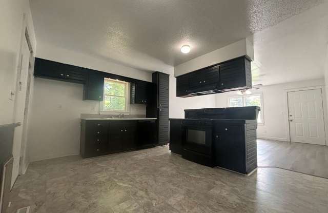 Available Now 4 bedroom 1.5 bathroom in Ozark Gallery 4
