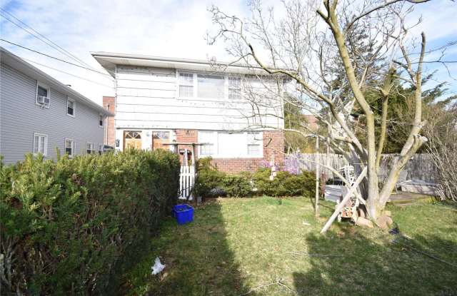 7 Elizabeth Court - 7 Elizabeth Court, Hempstead, NY 11550
