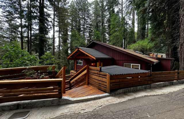 1604 Square foot modern multi level home minutes from Occidental, storage, primary suite, large yard, photos photos