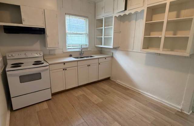 House For Rent - 1380 Live Oak St, Beaumont, TX 77703 Gallery 4