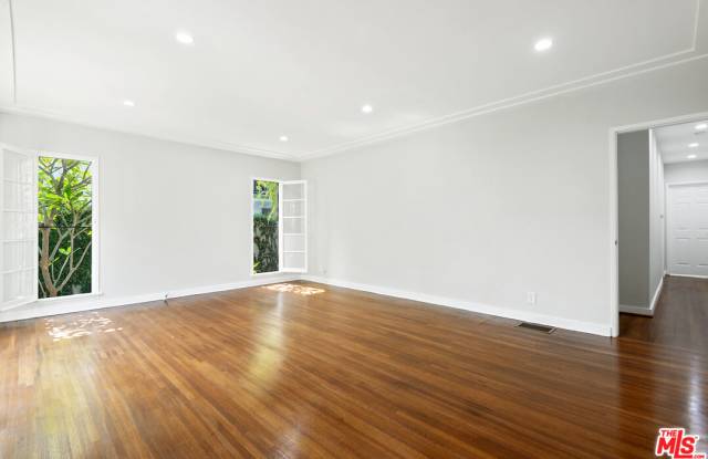 825 N EDINBURGH AVE Gallery 4