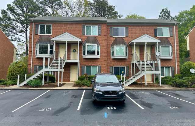 Chadsworth Commons, 20 photos photos