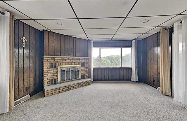 596 Locust Ave. Gallery 4