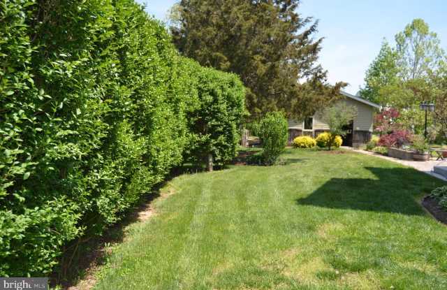 9211 OX Road - 9211 Ox Road, Laurel Hill, VA 22079