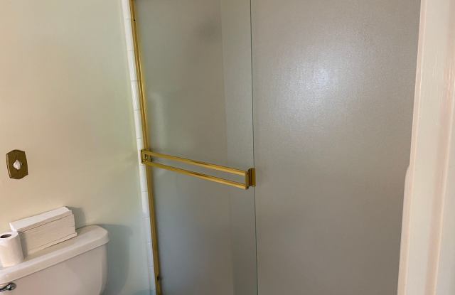 **RESERVE NOW FOR SUMMER 2026** Spacious 6-Bedroom House Near Chico State - 710 West 3rd Street, Chico, CA 95928