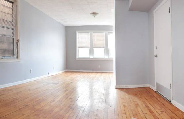 4139 N Western Gallery 2