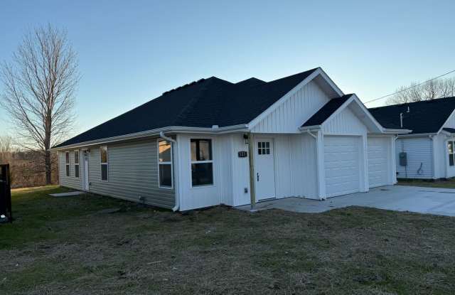 COMING SOON::  BRAND NEW BUILD: 3 BEDROOM/ 2 BATHROOM HOUSE IN CARTERVILLE MO WITH 2 CAR GARAGE!!! Gallery 3