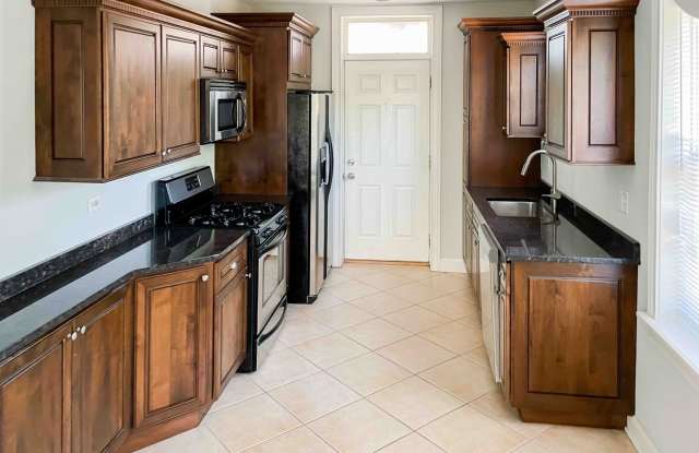4836 N. Paulina Apt. Gallery 3
