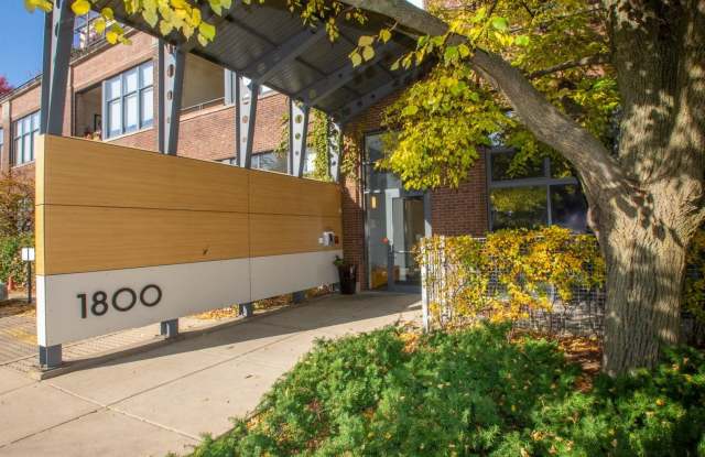 Spacious Loft Living in Evanston! - 1800 Ridge Avenue, Evanston, IL 60201