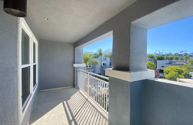 2 Bedroom Condo! Stylish Gated Community in Point Loma! Attached 2 Car Garage! Pool! - 3186 Cabrillo Bay Lane, San Diego, CA 92110