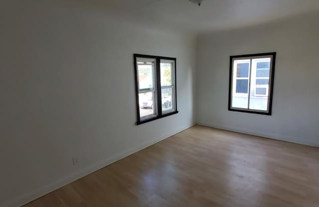1418 East 41st Place Gallery 3