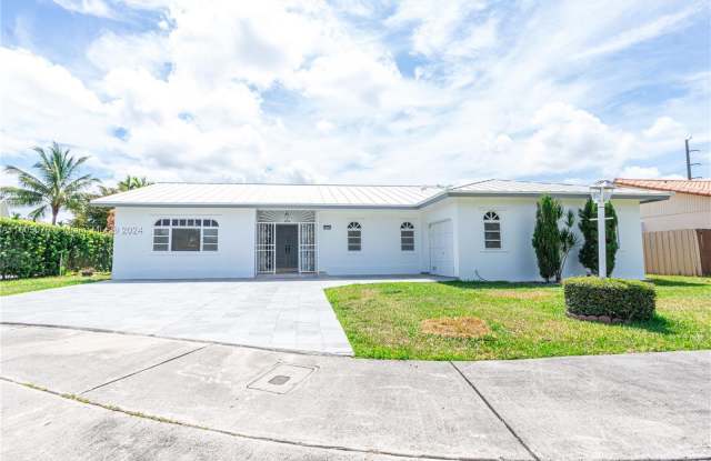 7115 SW 92nd Ct - 7115 Southwest 92nd Court, Sunset, FL 33173