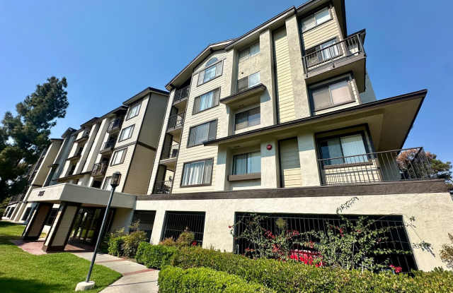 Spacious Two Bedroom Two Bath Condo near SDSU!! Gallery 1