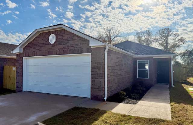 Beautiful New Construction 3 Bedroom Home for Rent in Chaffee Crossing! **First Full Month's Rent FREE** - 8826 Preston Wood Drive, Fort Smith, AR 72916