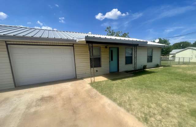 103 E Granite - 103 East Granite Street, Llano, TX 78643