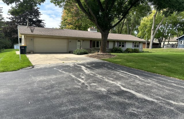 2071 Maple Road photos photos