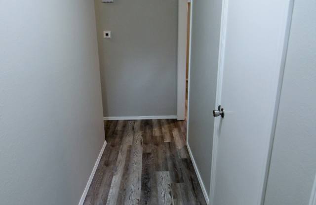 737 Red Oak Terrace Gallery 4
