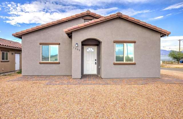 3 Bedroom 2 Bathroom Partially Furnished home! photos photos