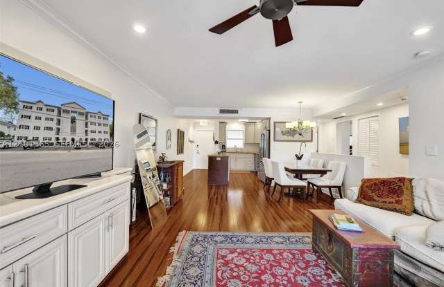 1212 SE 2nd Ct Gallery 4