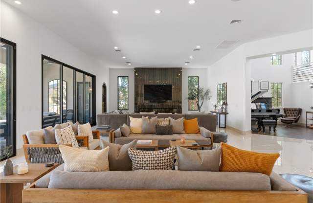 190 Inveraray Court Gallery 2